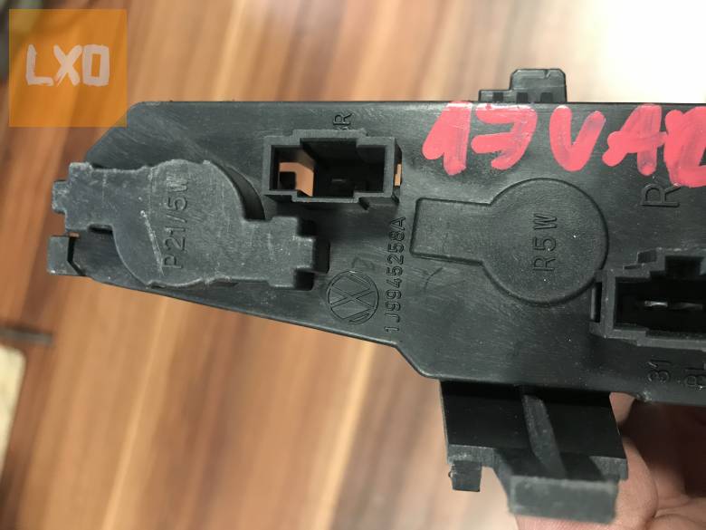 VW GOLF IV VARIANT - jobb  hátsó  lámpa foglalat 1J9 945 258 A apróhirdetés