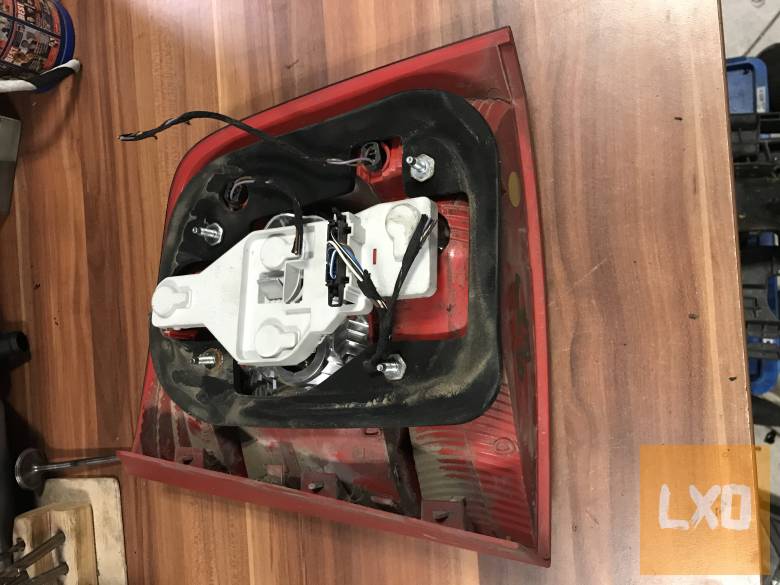 SKODA OCTAVIA II KOMBI - bal hátsó  lámpa apróhirdetés