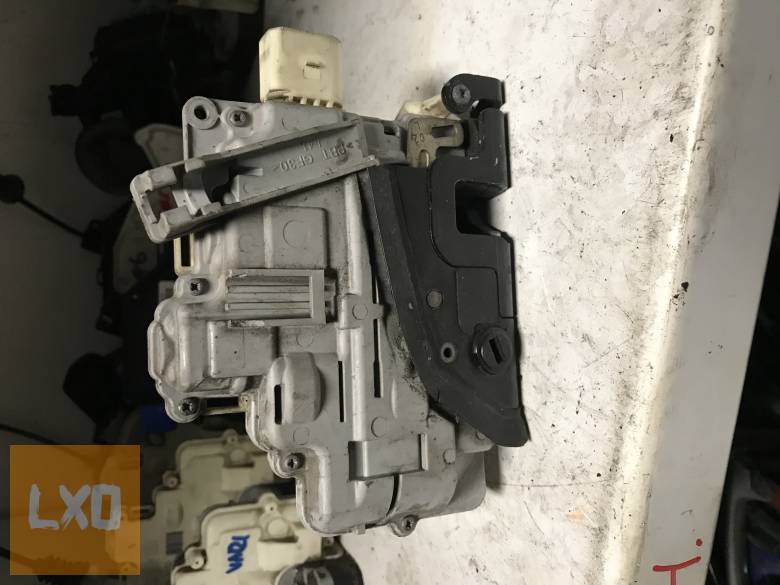 VW PASSAT B6 Variant  - bal hátsó zár 3C4 839 015 A apróhirdetés