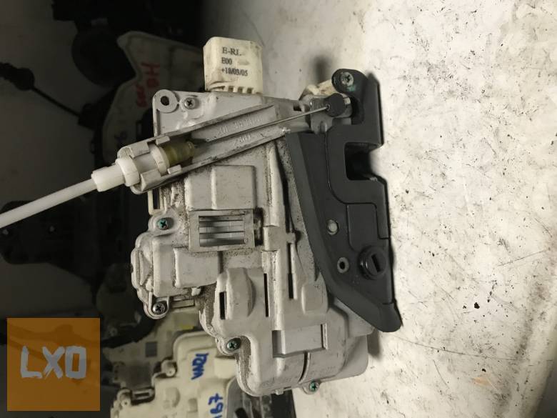 AUDI A4 B7 AVANT - bal hátsó zár 8E0 839 015 AA apróhirdetés