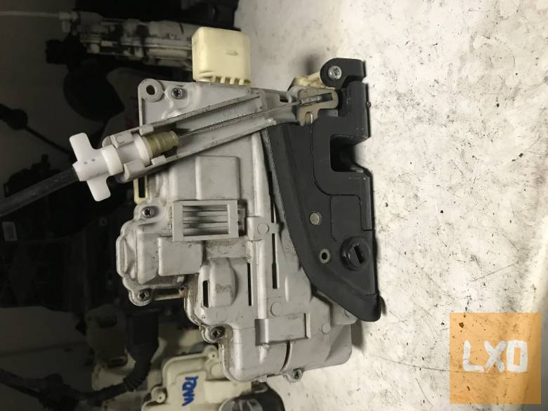 VW PASSAT B6 VARIANT - bal hátsó zár 3C4 839 015 A apróhirdetés