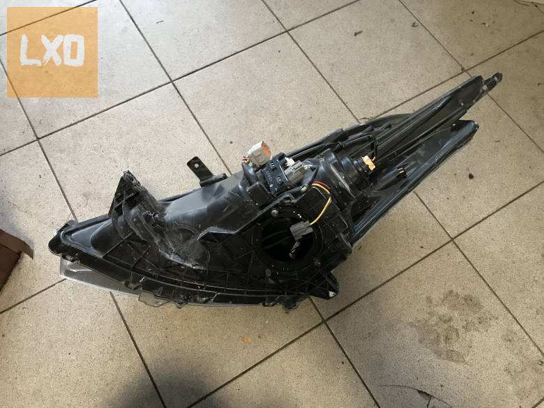 SUZUKI SWIFT VI -  jobb első XENON fényszóró  (javított) apróhirdetés