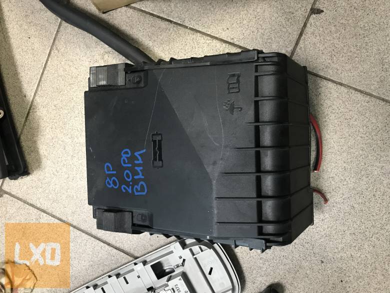 VW GOLF V 2,0 PD BMM - biztosíték tábla 1K0 937 125 A apróhirdetés