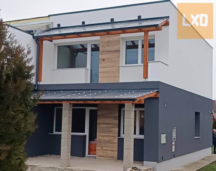 Eladó Nagyoroszi kert városias részén, belső kétszintes ikerház. apróhirdetés