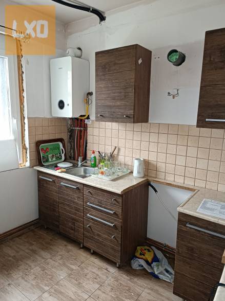 Eladó Nagyoroszi kert városias részén, belső kétszintes ikerház. apróhirdetés