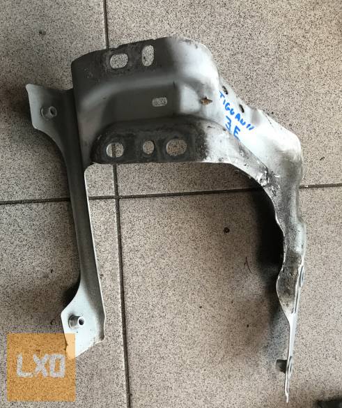 VW TIGUAN II 5NA  2,0 CR - jobb első sárvédő tartó 5NA 821 136 B apróhirdetés