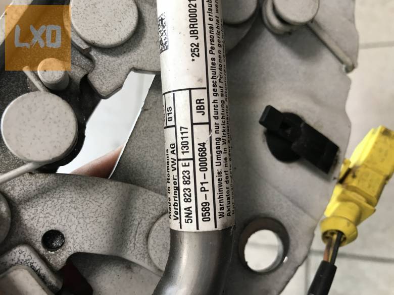 VW TIGUAN II - jobb géptető zsanér 5NA 823 302 G  K apróhirdetés