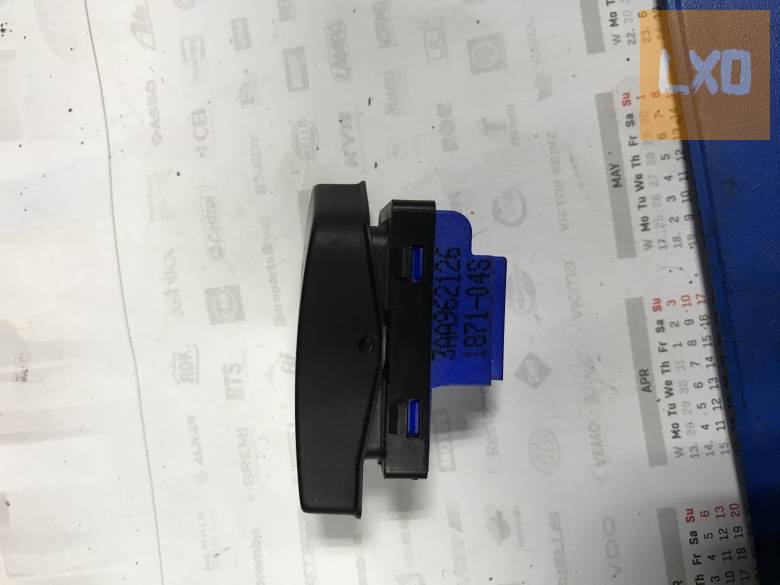 VW PASSAT B7 - központi zár kapcsoló 3AA 962 126 apróhirdetés