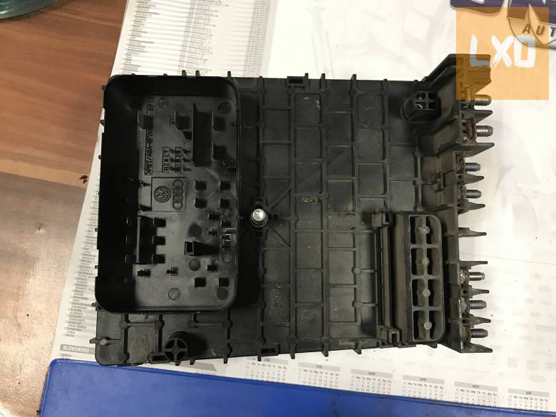 VW PASSAT CC 2,0 CR - biztosíték tábla 3C0 937 125 apróhirdetés