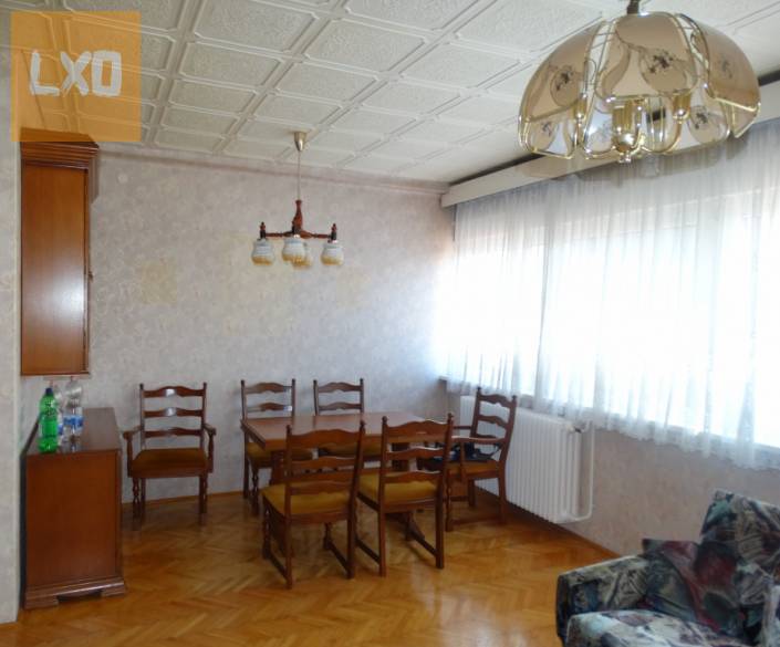 Eladó 105 m2-es, belső kétszintes társasházi téglaépítésű lakás Vácon apróhirdetés