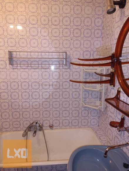 Eladó 105 m2-es, belső kétszintes társasházi téglaépítésű lakás Vácon apróhirdetés