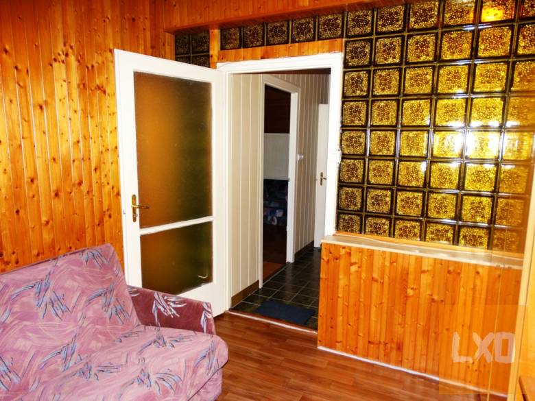 Eladó 105 m2-es, belső kétszintes társasházi téglaépítésű lakás Vácon apróhirdetés