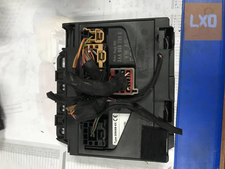 VW PASSAT B7 - komfortmodul 3AA 959 799 E apróhirdetés