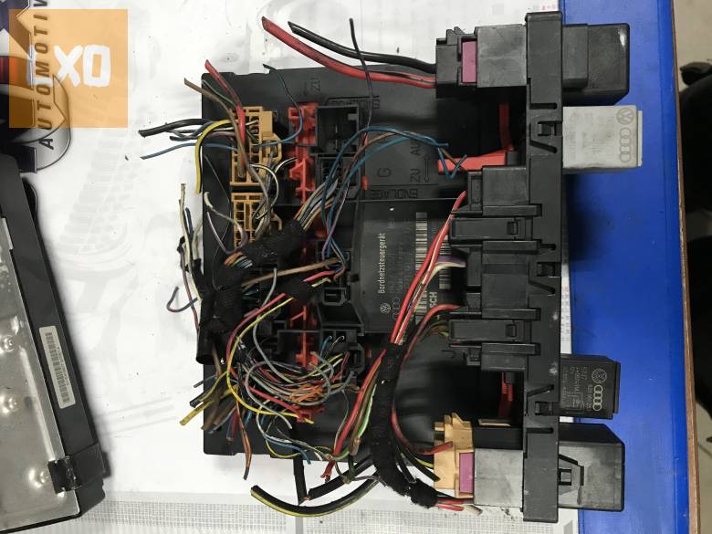 AUDI A3 8P - komfortmodul 8P0 907 279 F apróhirdetés