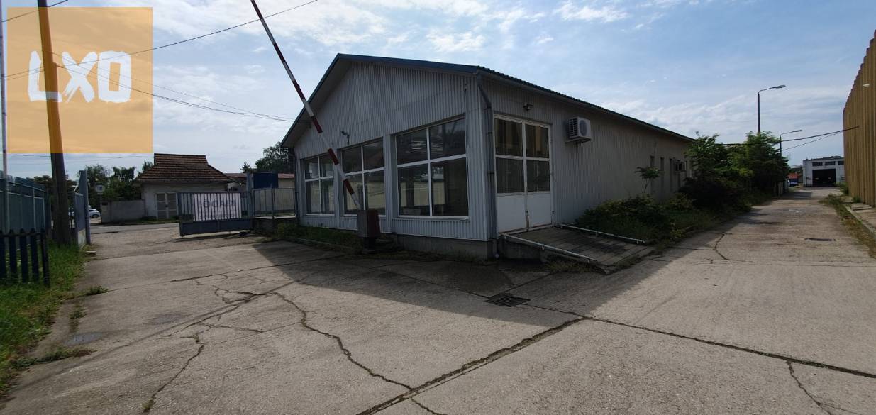 Szolnokon jó helyen bemutató terem, szalon, üzlethelyiség kiadó apróhirdetés