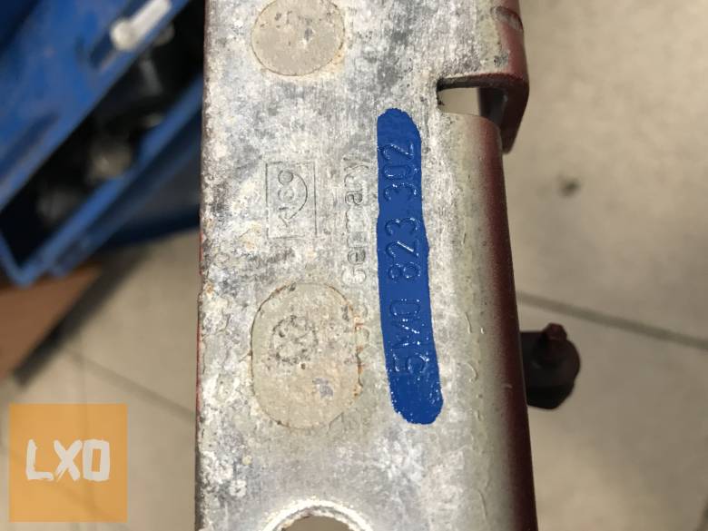 VW GOLF PLUS - jobb géptető zsanér 5M0 823 302 apróhirdetés