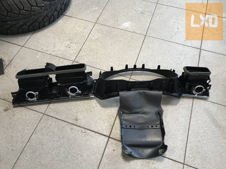 VW TIGUAN II - légbefúvó+óracsoport keret apróhirdetés