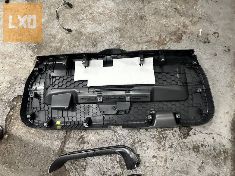 VW TIGUAN II - csomagtér ajtó burkolat 5NA 867 601 F apróhirdetés