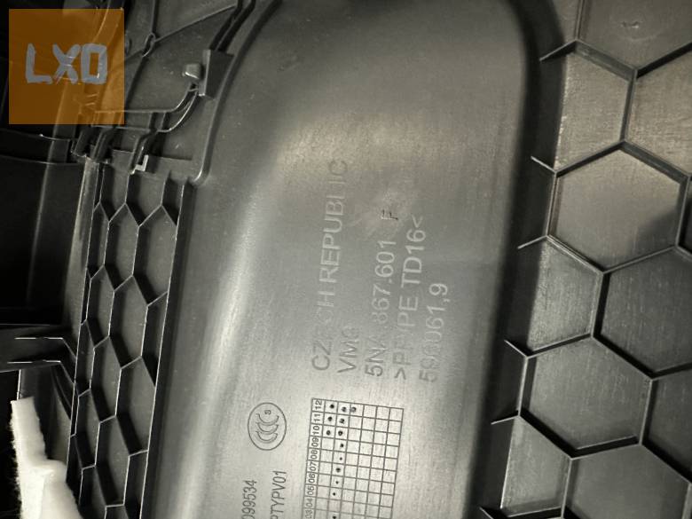 VW TIGUAN II - csomagtér ajtó burkolat 5NA 867 601 F apróhirdetés