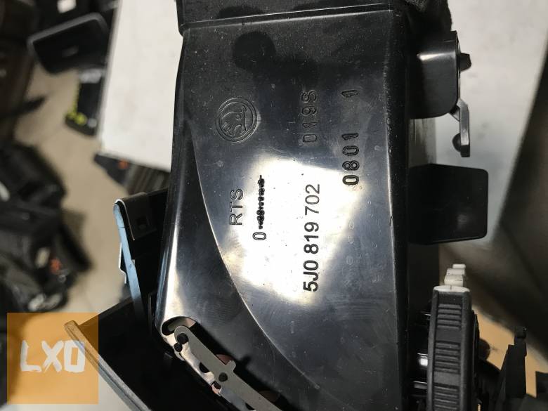 SKODA FABIA II  - jobb légbefúvó 5J0  819 702 apróhirdetés