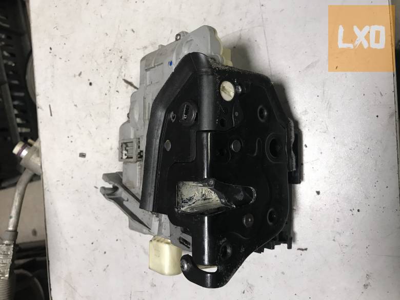 VW PASSAT B6 -- jobb hátsó zár 3C4 839 016 A apróhirdetés