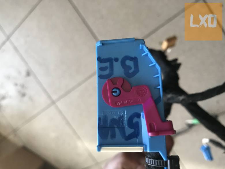 VW TIGUAN II - bal első kárpit köteg 5NB 971 557 B apróhirdetés