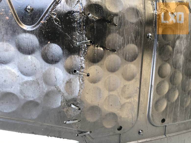 VW GOLF V  2,0 PD - sérült alsó motorburkolat 1K0 825 237 Q apróhirdetés