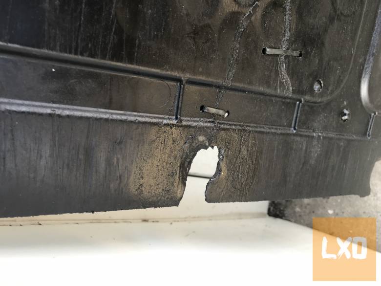 VW GOLF V  2,0 PD - sérült alsó motorburkolat 1K0 825 237 Q apróhirdetés