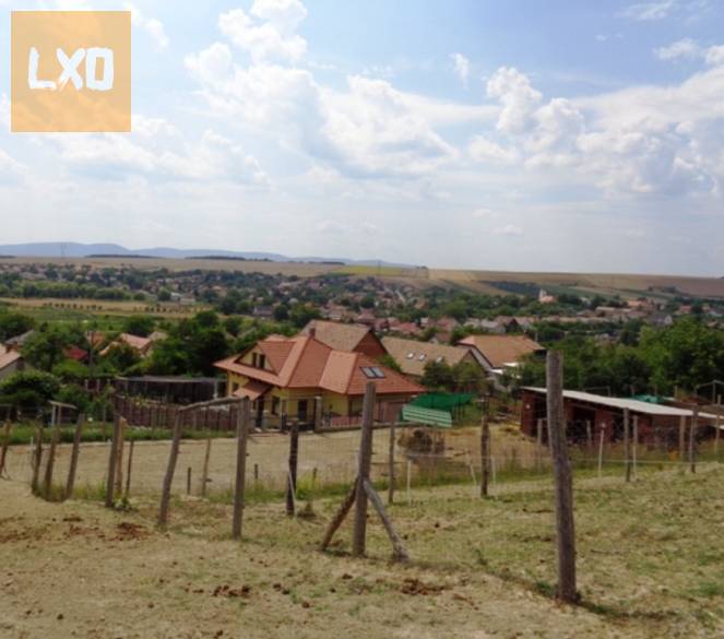 Remek kivitelezésű panorámás családi ház eladó Rádon. apróhirdetés