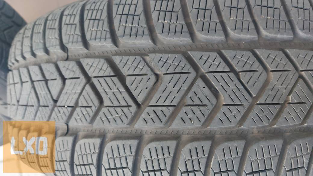 Pirelli Scorpion Winter 215/65r17  téli  gumik apróhirdetés