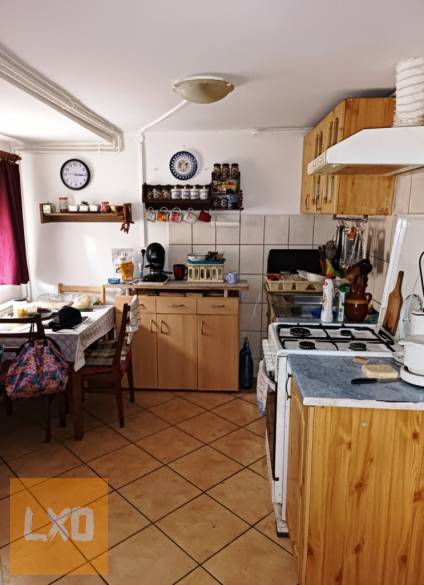 Eladó Szokolya központjában, egy telken lévő 2 házrész. apróhirdetés