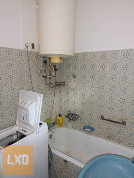 Eladó Szokolya központjában, egy telken lévő 2 házrész. apróhirdetés