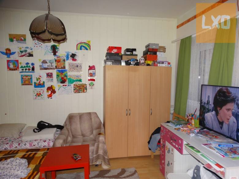 Eladó Szokolya központjában, egy telken lévő 2 házrész. apróhirdetés