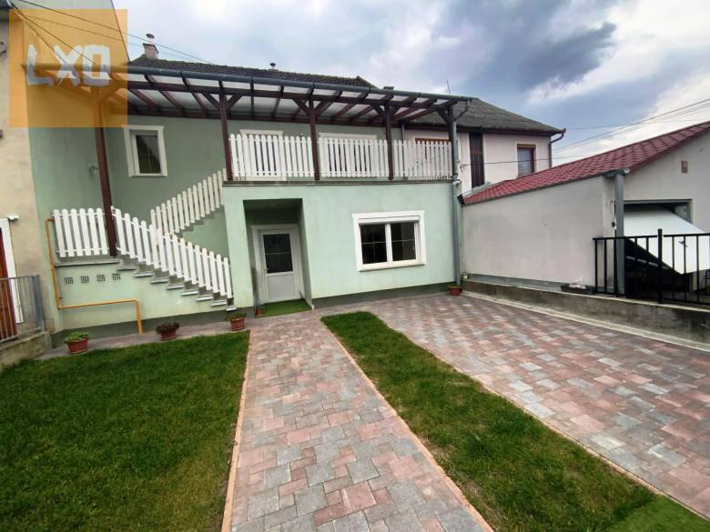 Vác–Deákváron kiadó kétszintes családi ház, kiváló helyen! apróhirdetés