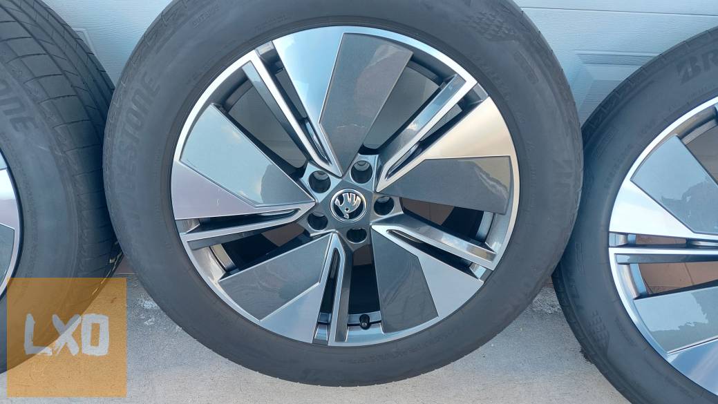 Gyári , Skoda Elroq-Enyaq IV. 19” alufelni ,nyári gumi 5x112 apróhirdetés