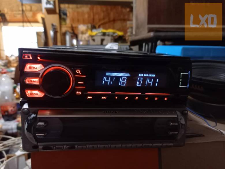 Újszerű Pioneer Autórádió / fejegység eladó, cserélhető apróhirdetés