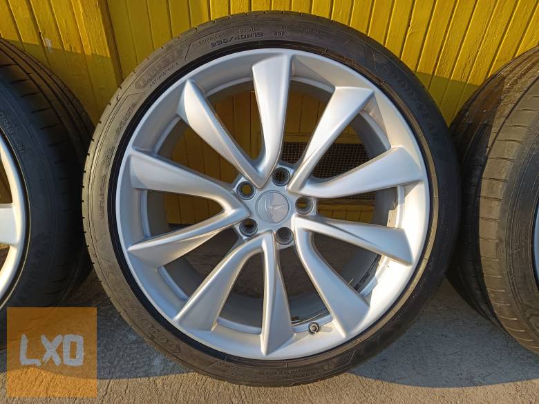 Tesla 3, 5x114,3, 8,5x19, et40 + Goodyear EagleF1 235/40 r19 apróhirdetés