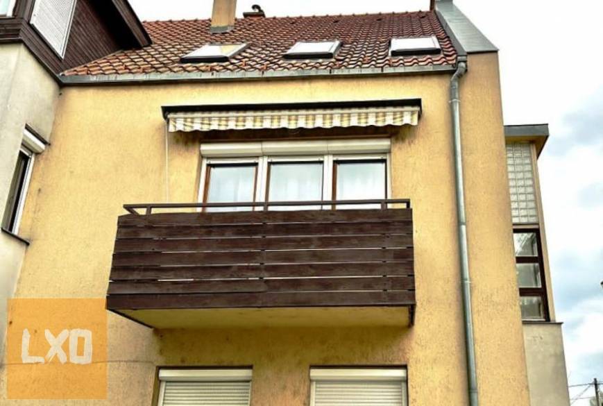 Vácon kiadó, egy 47 m² + erkélyes, téglaépítésű társasházi lakás. apróhirdetés