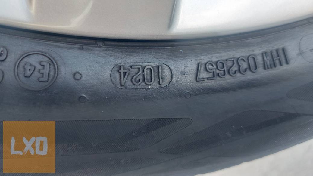 Gyári, VW Passat B8  17"/HELSINKI/ alufelni ujszerű nyári gumikkal apróhirdetés