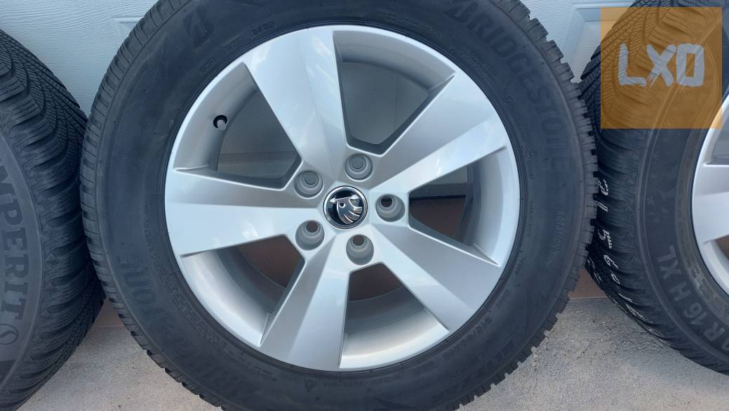 Gyári  Skoda Superb  16” alufelni 5x112 uj téligumi apróhirdetés