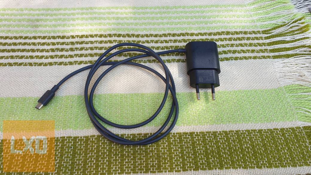 Microsoft AC-100E USB-C töltő eladó, 5V / 3A apróhirdetés