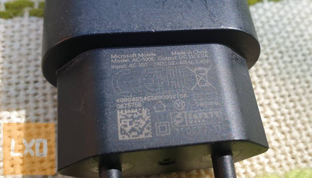 Microsoft AC-100E USB-C töltő eladó, 5V / 3A apróhirdetés