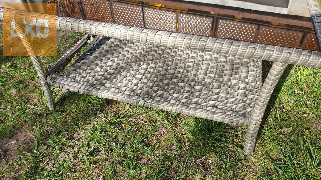 Rattan stílusú kisasztal eladó fekete üveglappal apróhirdetés