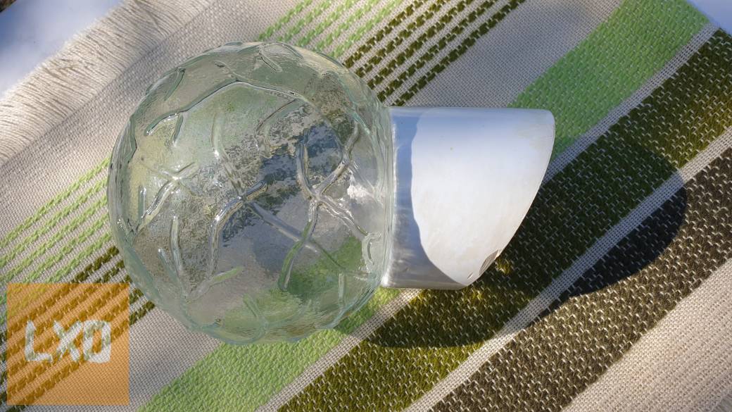 Mintás üvegű gömb falilámpa eladó, ferde foglalattal apróhirdetés
