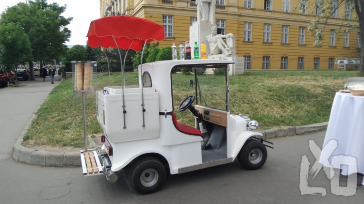 Fagylaltárusító elektromos autó - magyarországi gyártótól apróhirdetés