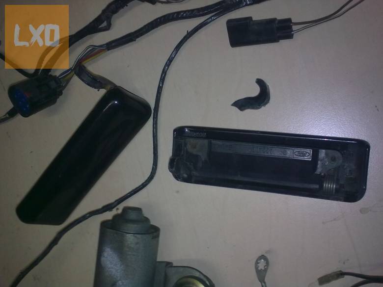 Ford Escort pár apróság képen látható apróhirdetés